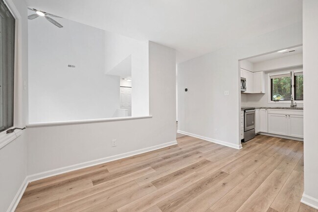 Foto del edificio - 3BR/2.5BA Townhome in Prime Durham/Chapel Hill Location!