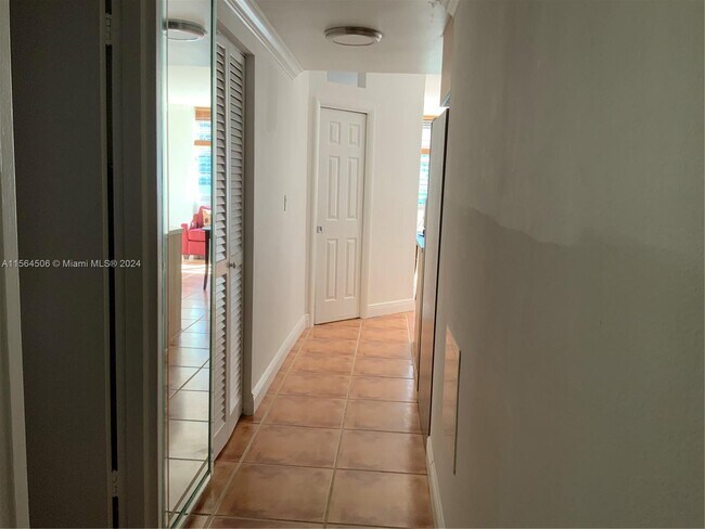 Foto del edificio - 999 Brickell Bay Dr