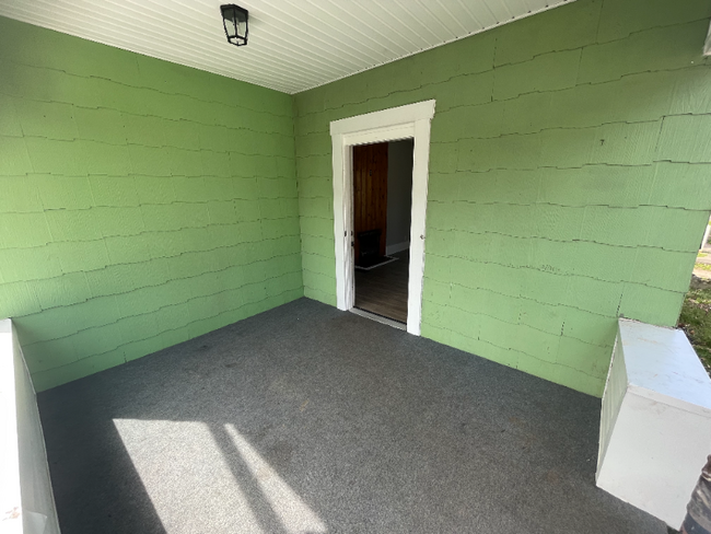 Building Photo - 515 8th St