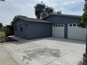 Building Photo - 317 N Shamrock Ave