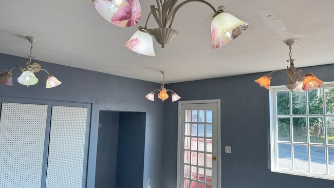 Building Photo - 405 S High St