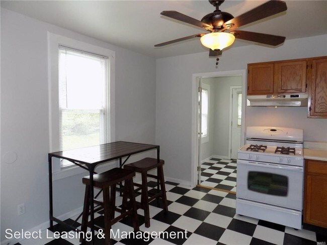 Building Photo - 2 br, 1 bath House - 821 Regina Ave