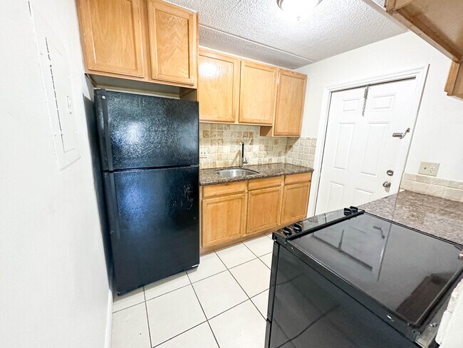 Building Photo - 817 Lighthouse Dr