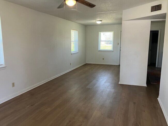 Foto del edificio - 1300 W Park Cir