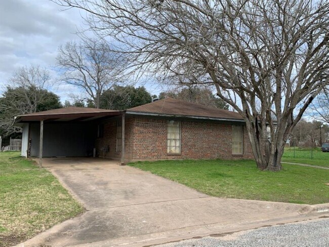 Building Photo - 1540 Calvit St