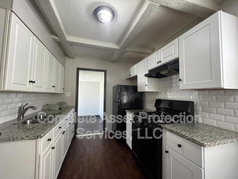 Primary Photo - 7419 White Oak Ave