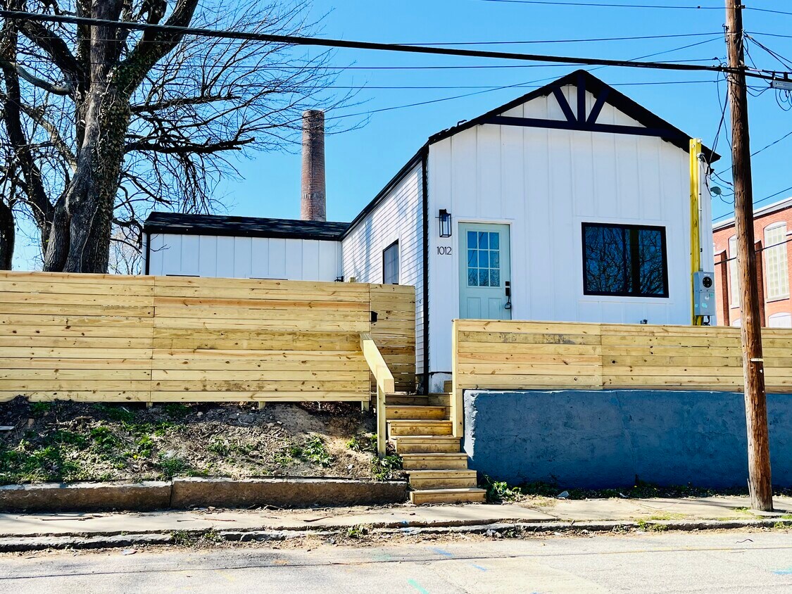 Foto principal - 1012 Swan St