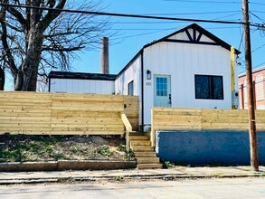 Building Photo - 1012 Swan St