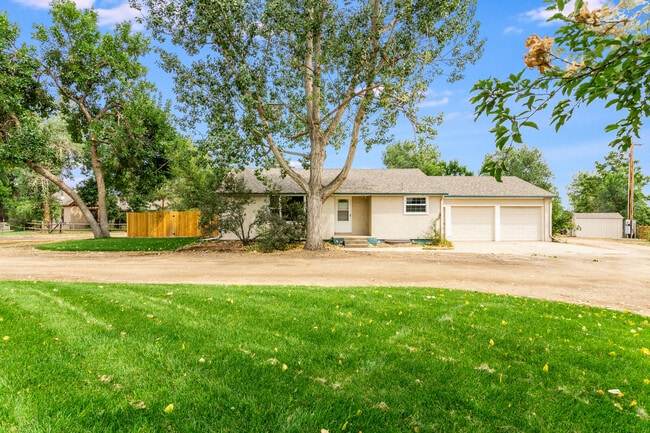 Front of house - 1002 S Summit View Dr