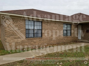 Building Photo - 332 S Davis St