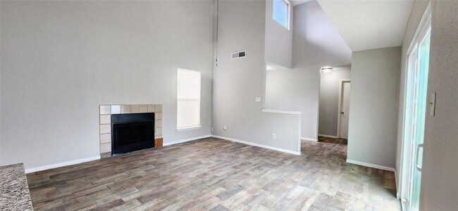 Foto del edificio - 129 Wagon Ln Loop