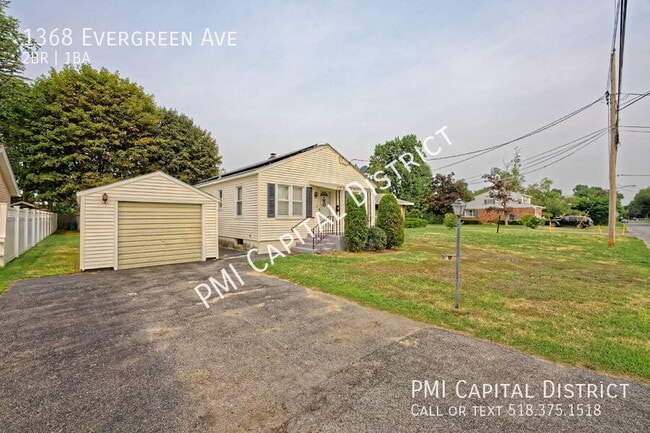 Building Photo - 1368 Evergreen Ave