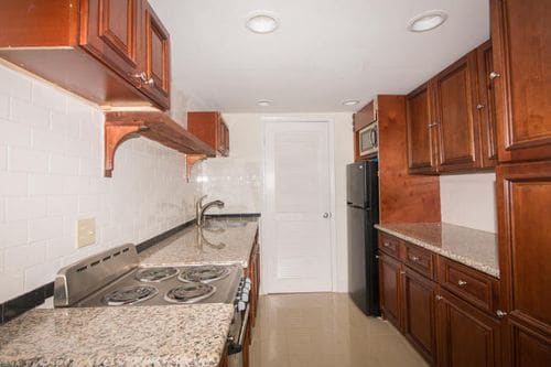 Building Photo - 301 Croton Ave