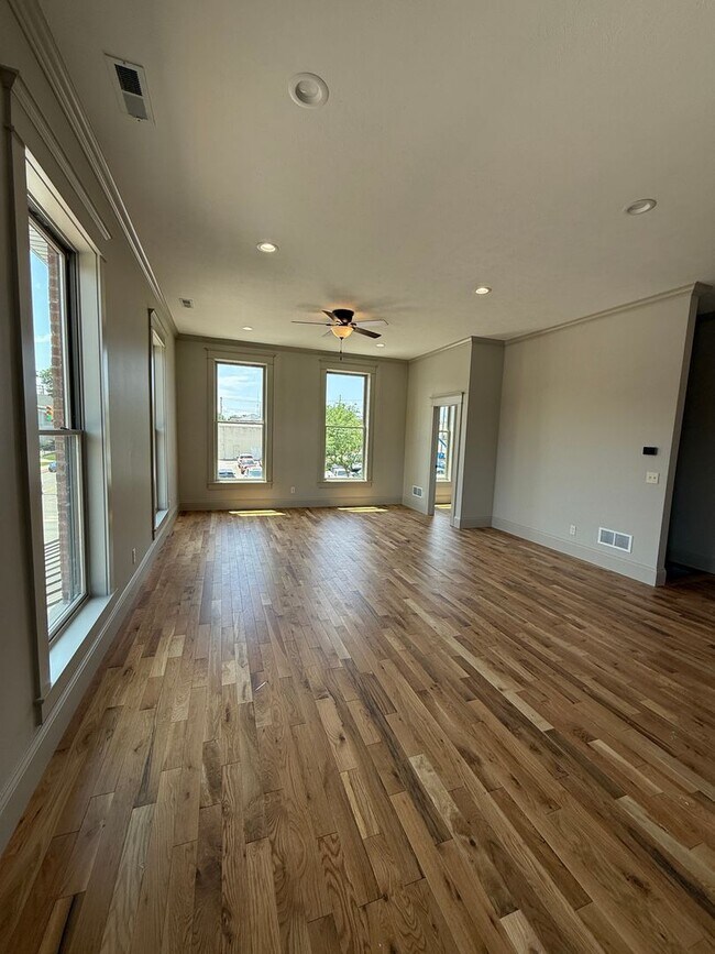 Foto del edificio - 129 E Lincoln Ave