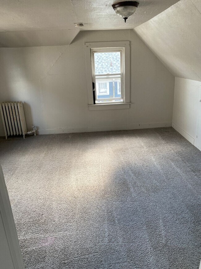 Building Photo - 529 S Webster Ave