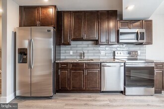 Building Photo - 421 N 39th St