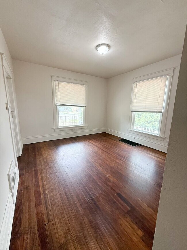 Foto del edificio - Spacious Multi-Unit Home Near UNC – Flexible Living & Modern Updates