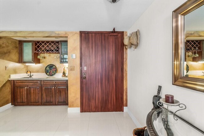 Building Photo - 100 SE 5th Ave