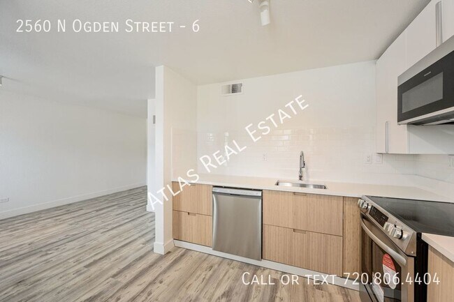 Building Photo - Gorgeous Renovated unit with all new appli...
