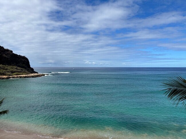 Building Photo - MAKAHA BEACH CABANAS