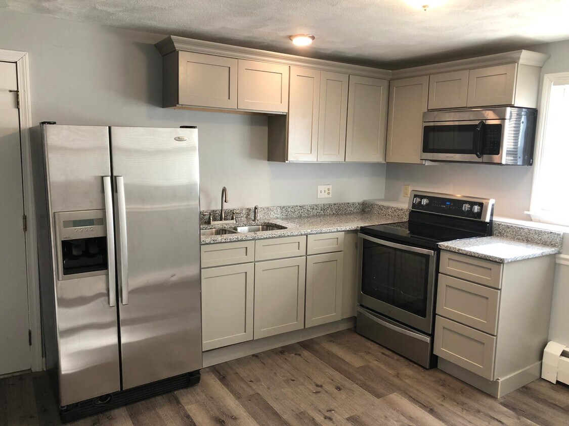 422 Smithfield Ave, Pawtucket, RI 02860 Townhome Rentals in Pawtucket RI