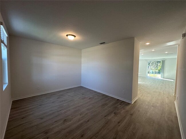 Foto del edificio - 5140 Springrise Dr