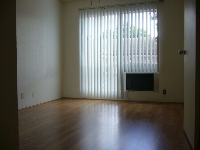 Foto del edificio - Palm Villas Townhouse (Ewa) Ground floor unit 1, bedroom, 1 bath with 1 parking Avail 11/24