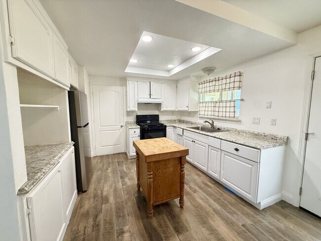 Foto del edificio - Comfortable 3 bedroom in convenient Hollister location