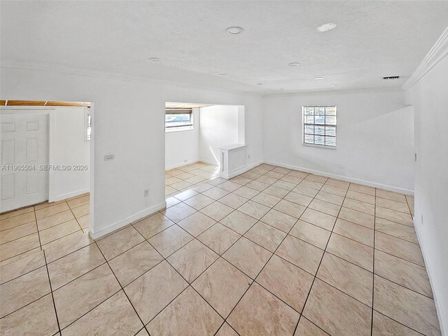 Foto del edificio - 315 NE 165th St