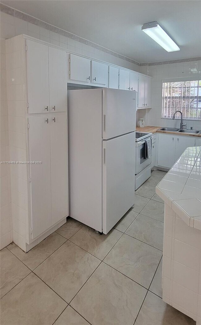 Foto del edificio - 541 Blue Heron Dr