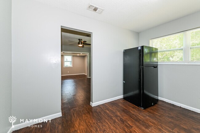 Foto del edificio - 6976 Jack Horner Ln