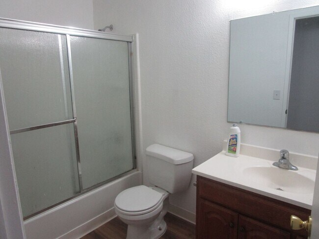 Foto del edificio - 2004 Tolenas Ave