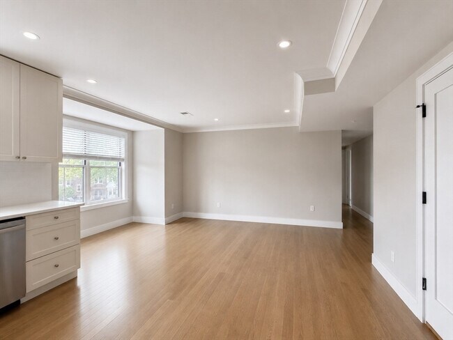 Foto del edificio - 13 Greylock Rd