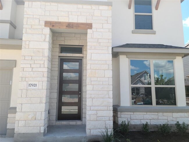 Building Photo - 17921 Clairess Ln
