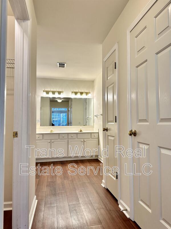 Foto del edificio - 8595 River Walk Landing