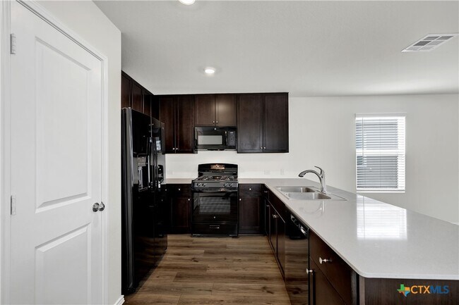 Building Photo - 231 Gabbro Gdns