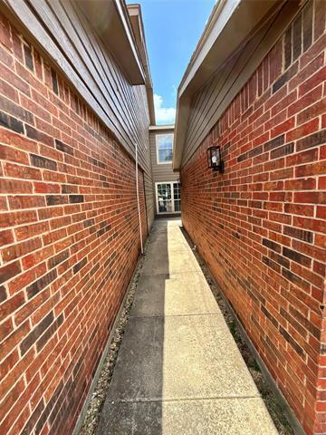Building Photo - 804 St Andrews Ct