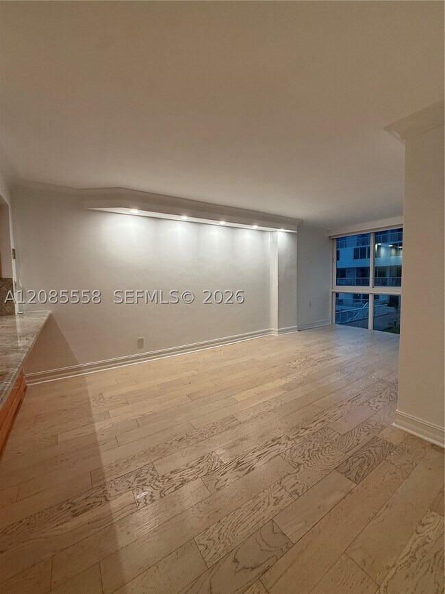 Foto del edificio - 5401 Collins Ave