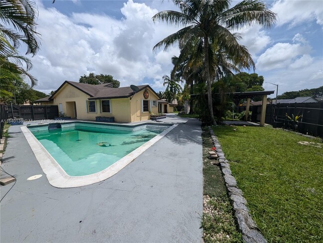 Foto del edificio - 5721 NW 54th Ln