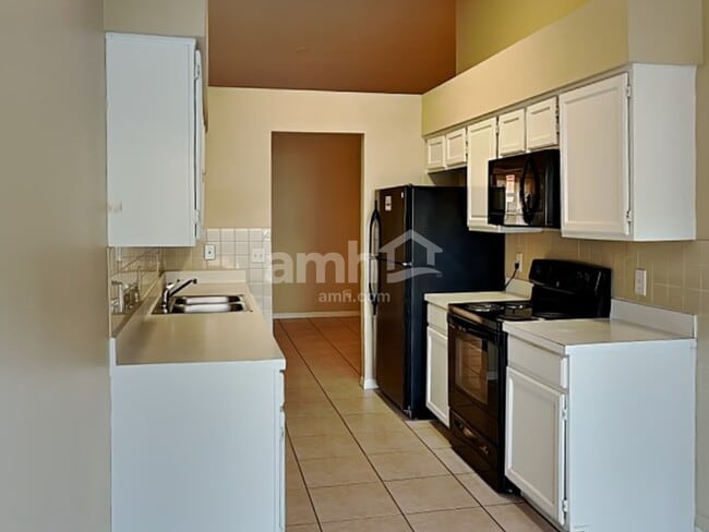 Foto del edificio - 5804 Wayt Ct