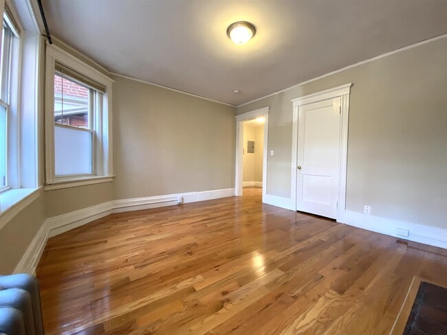 Building Photo - 6 Craigie Cir