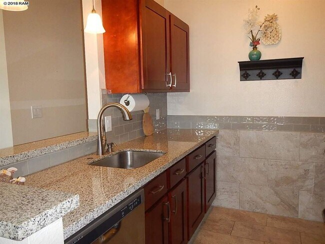 Foto del edificio - Keonekai Villages upstairs 2 bedroom, 1.5 bathroom unit, with 2 parking spaces