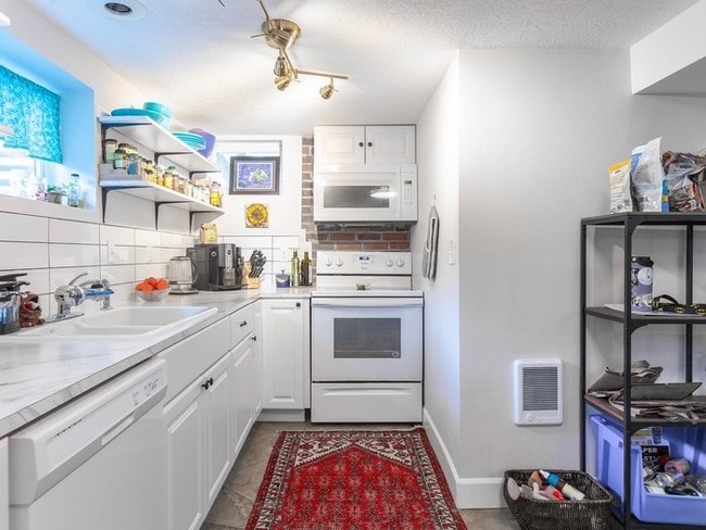 Building Photo - 2600 SE 59th Ave