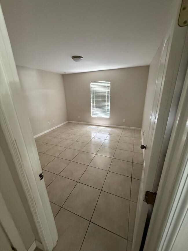 Foto del edificio - 689 Foxchase Dr