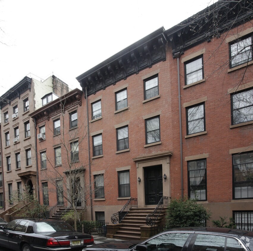 Primary Photo - 44 Willow St