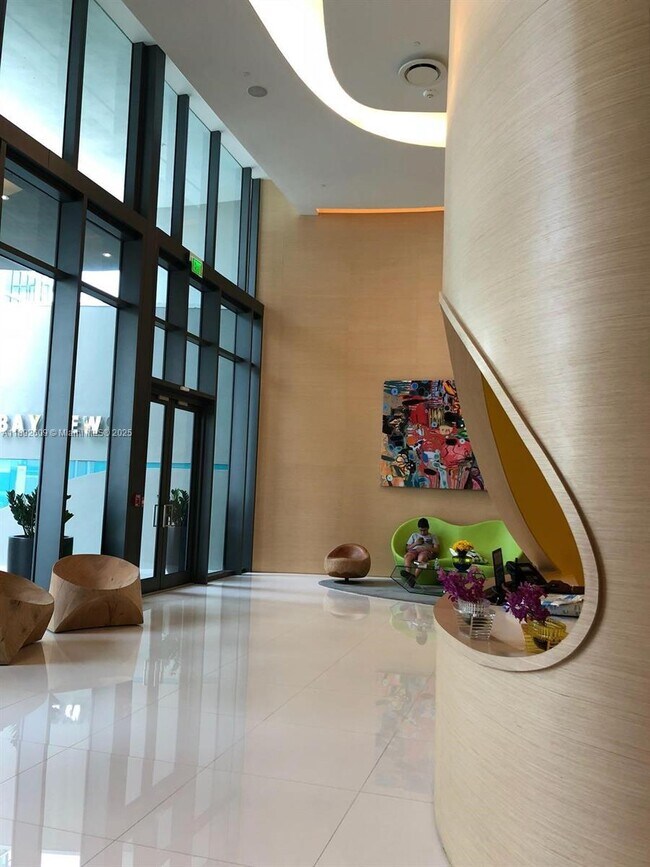 Foto del edificio - 501 NE 31st St