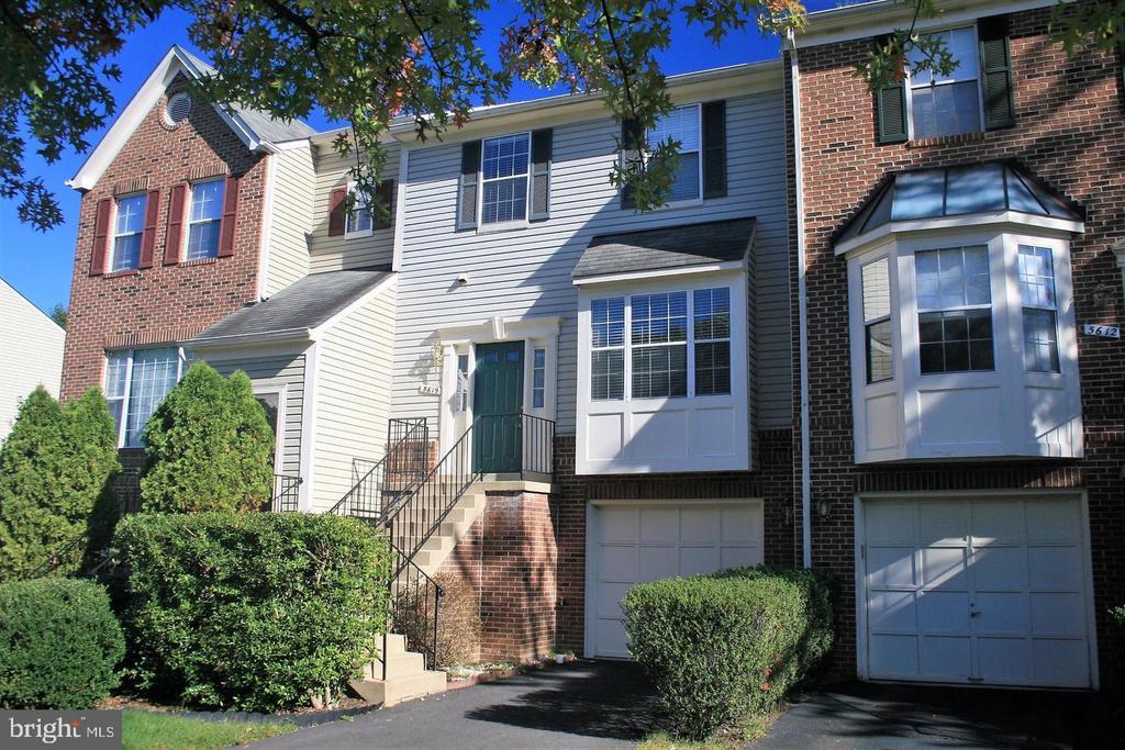 Foto principal - 5619 Glenwood Mews Dr