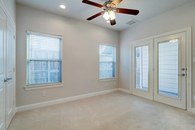 Building Photo - 8239 Cambridge St