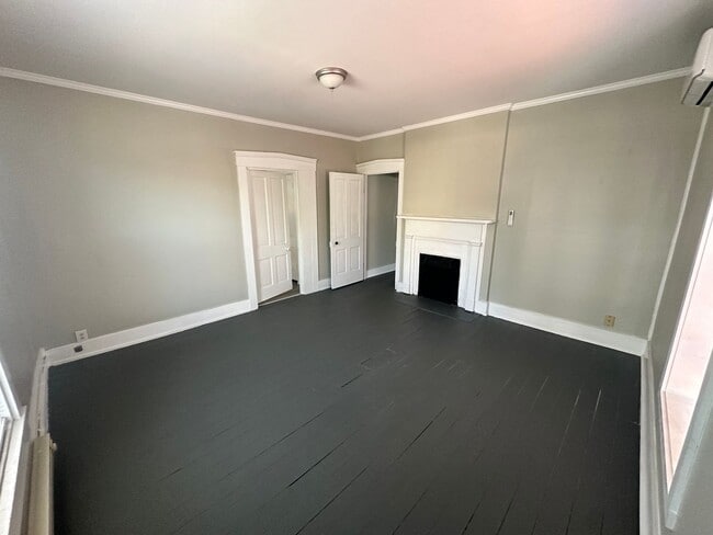 Building Photo - 114 W Main St