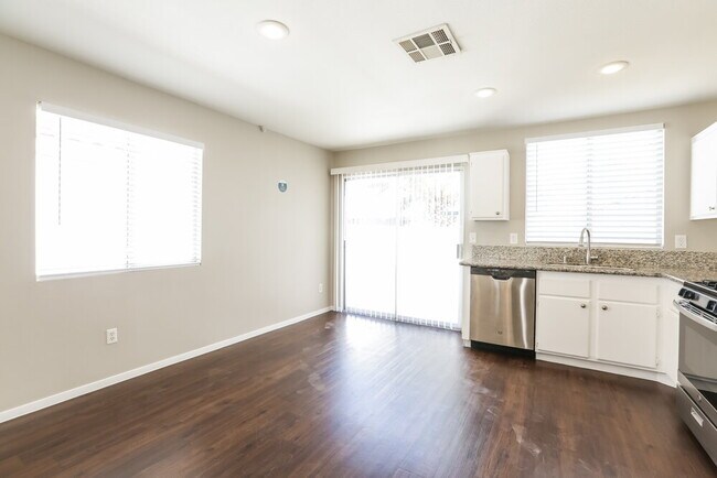 Foto del edificio - 832 Tollbrook Way